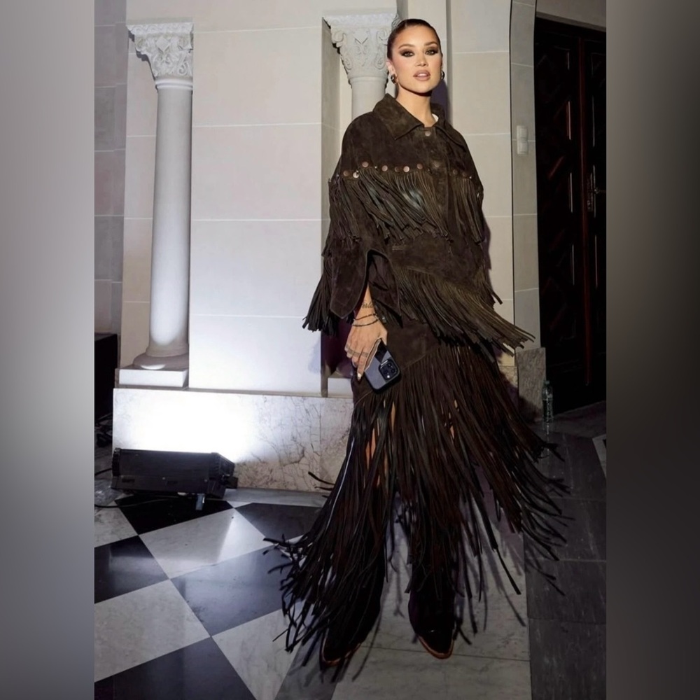 Lorena Saravia H&M
FRINGED SUEDE SKIRT DARK BROWN